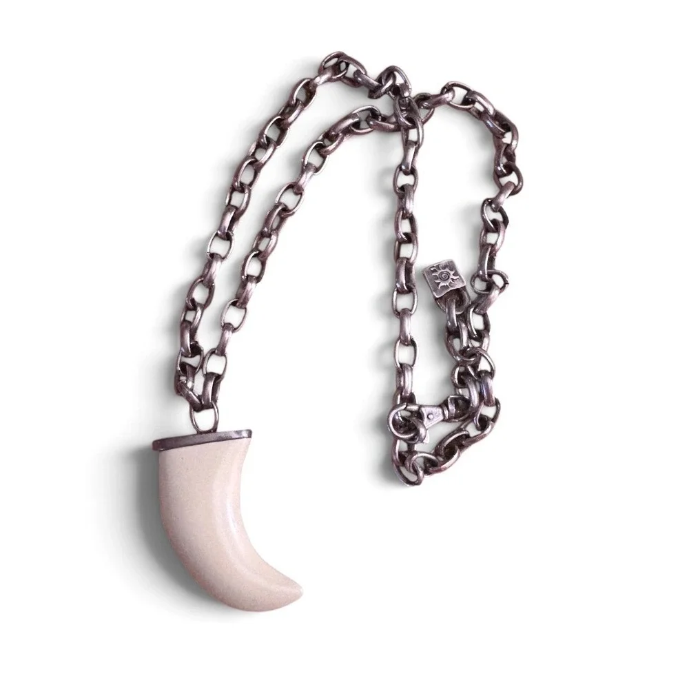 Authentic UNOde50 Retired cream resin 3in Tusk horn necklace, chunky slvr chain